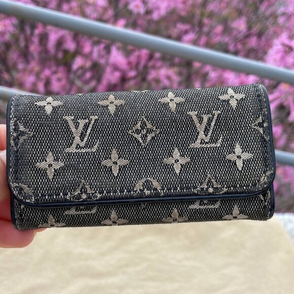 Louis Vuitton Mini Lin Multicle 4-Key Holder - Picture 1 of 13